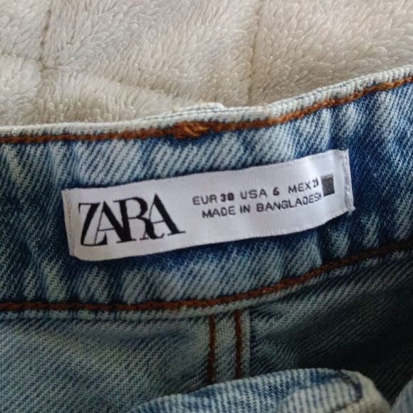 Zara Mid Rise Jean Shorts - Picture 2 of 13